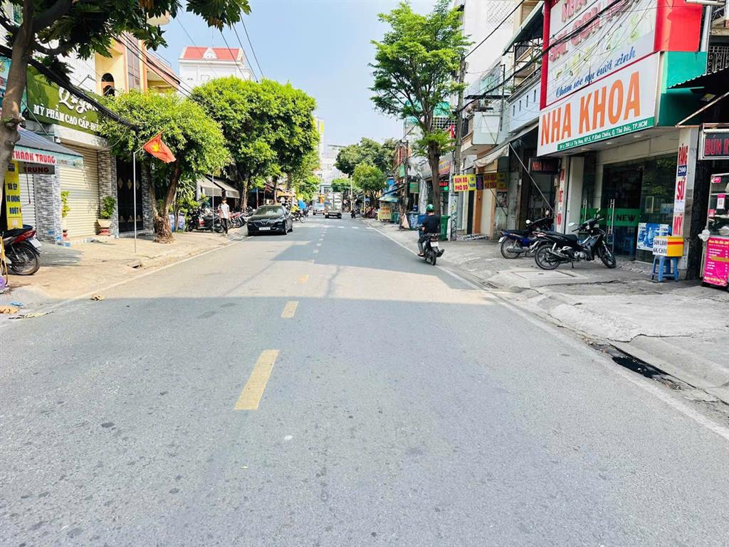 MĂT TIỀN LÊ THỊ HOA NGANG 5M ĐƯỜNG 15M DT 104,3M2 GIA 9TY500