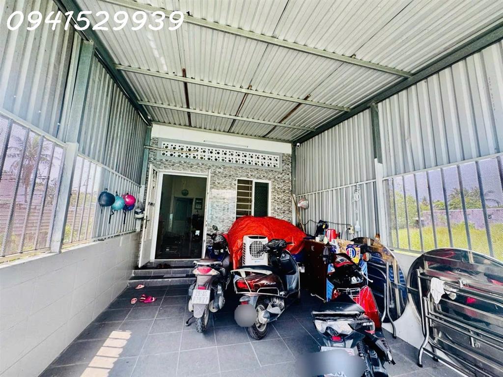 BÁN NHÀ CÂP 4 KÈM ĐẤT 268M2 NGANG 8,7 HẺM Ô TÔ GÂN TL43 CHỈ 10TY800