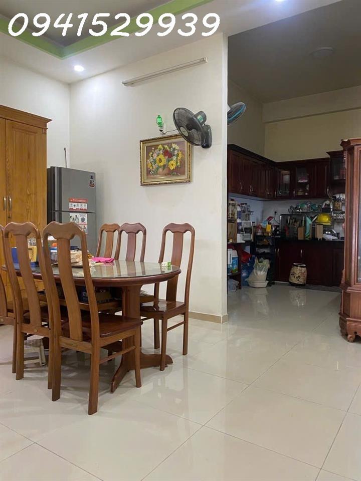 SÂP GIÁ 10TY300 -NHÁ 1 TRỆT 2 LẦU 4PN ,NGANG 4 DÀI 16 ,Ô TÔ ĐẬU TRONG NHÀ ; MẶT TIỀN 8M ,
