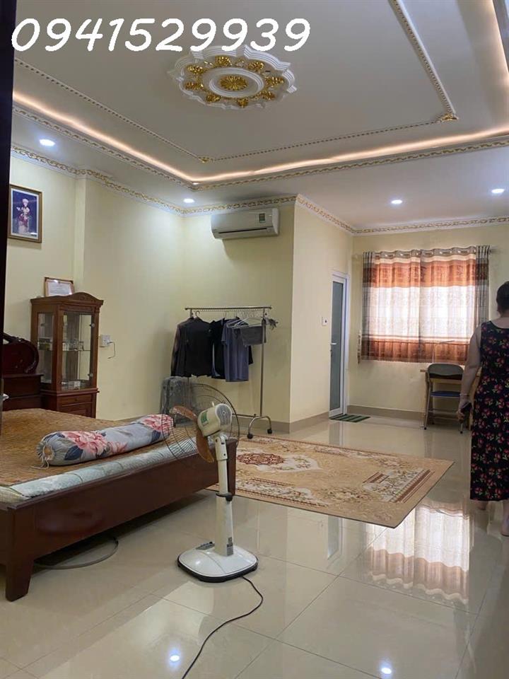 SÂP GIÁ 10TY300 -NHÁ 1 TRỆT 2 LẦU 4PN ,NGANG 4 DÀI 16 ,Ô TÔ ĐẬU TRONG NHÀ ; MẶT TIỀN 8M ,