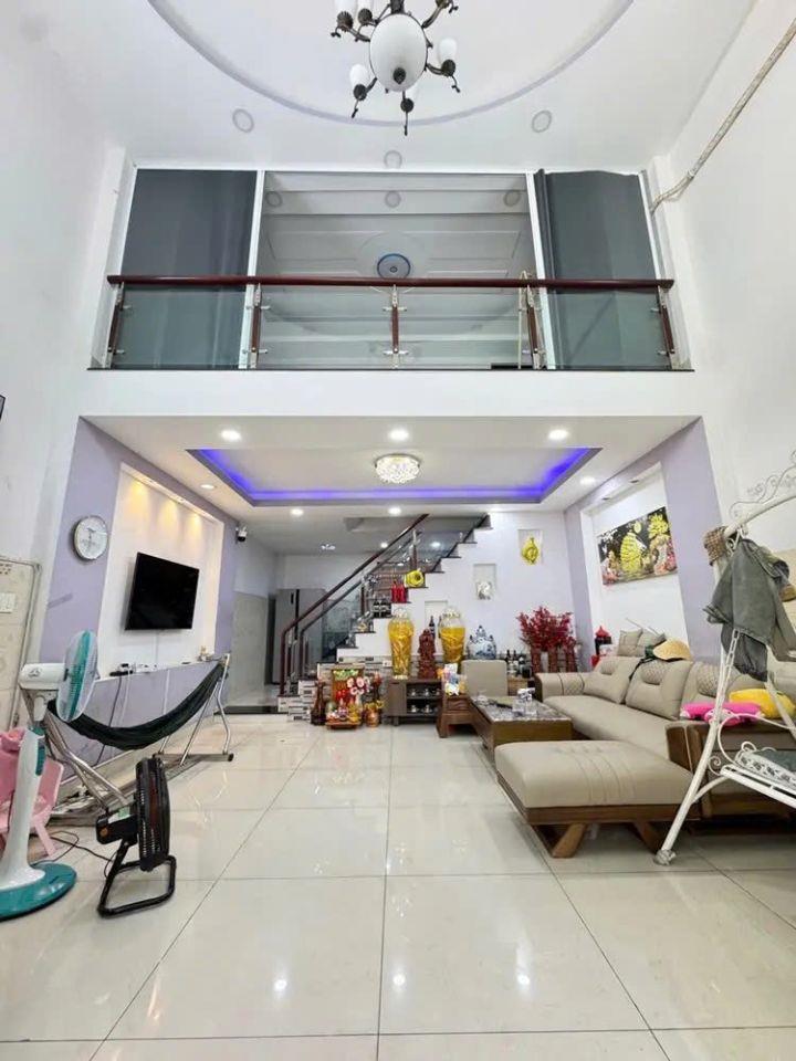 CHÍNH CHỦ TRANG BÌA, TÂN PHÚ GIÁP QUẬN 11, HẺM XE HƠI VÀO NHÀ, NGANG HIẾM 5.5M, 3 TẦNG, 4PN, 3WC, Chỉ Nhỉnh 7 tỷ.