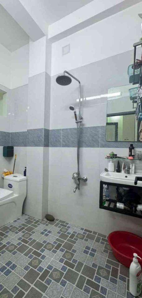 CHỦ ĐỊNH CƯ GẤP BÁN TRONG 1 TUẦN - 7 CHỖ ĐẬU TRONG NHÀ - NHÀ MỚI ĐẸP Ở LIỀN.