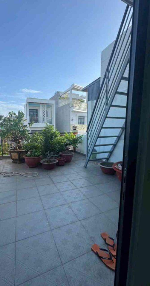 CHỦ ĐỊNH CƯ GẤP BÁN TRONG 1 TUẦN - 7 CHỖ ĐẬU TRONG NHÀ - NHÀ MỚI ĐẸP Ở LIỀN.