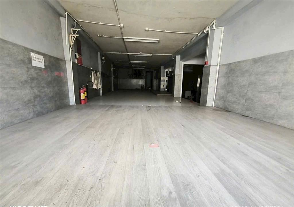 TÒA NHÀ GẦN 1000M² SỬ DỤNG – CÓ THANG MÁY