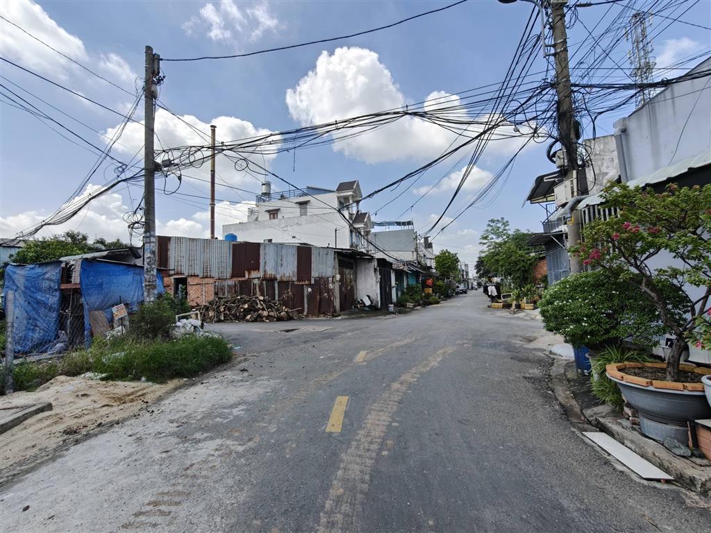 BÁN NHÀ ĐẸP LÊ VĂN KHƯƠNG – GARA Ô TÔ TRONG NHÀ – GIÁ NHỈNH 6 TỶ