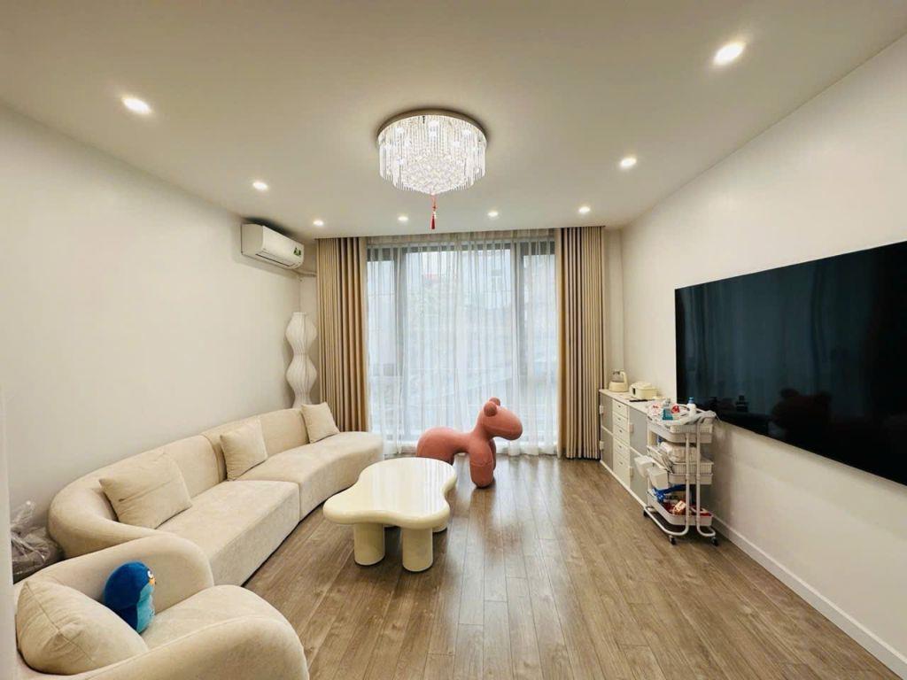 BÁN NHÀ BÁT KHỐI, NHÀ ĐẸP Ở NGAY  8 TỶ 