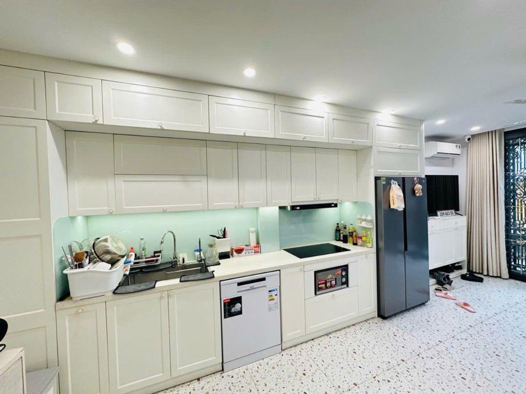 BÁN NHÀ BÁT KHỐI, NHÀ ĐẸP Ở NGAY  8 TỶ 