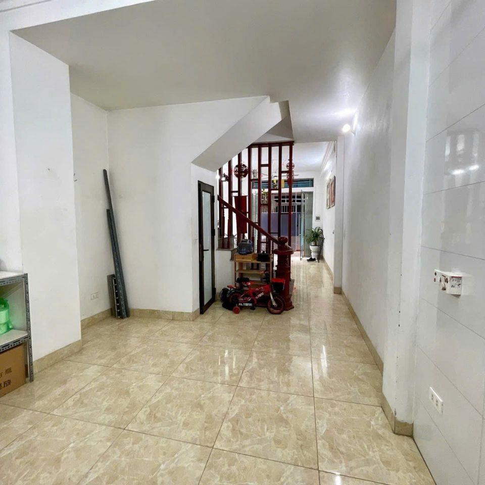 BÁN NHÀ BÁT KHỐI, NHÀ ĐẸP Ở NGAY, NỞ HẬU  8 TỶ 