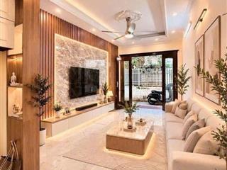BÁN NHÀ ĐẸP BÁT KHỐI, Ô TÔ ĐỖ CỔNG, FULL NỘI THẤT  34㎡  8,2 TỶ 
