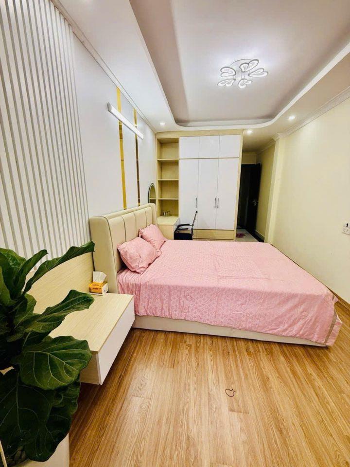 BÁN NHÀ ĐẸP BÁT KHỐI, Ô TÔ ĐỖ CỔNG, FULL NỘI THẤT  34㎡  8,2 TỶ 