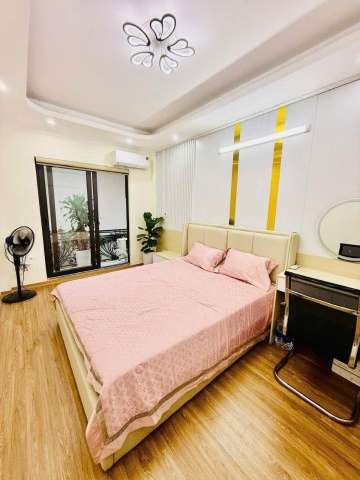 BÁN NHÀ ĐẸP BÁT KHỐI, Ô TÔ ĐỖ CỔNG, FULL NỘI THẤT  34㎡  8,2 TỶ 