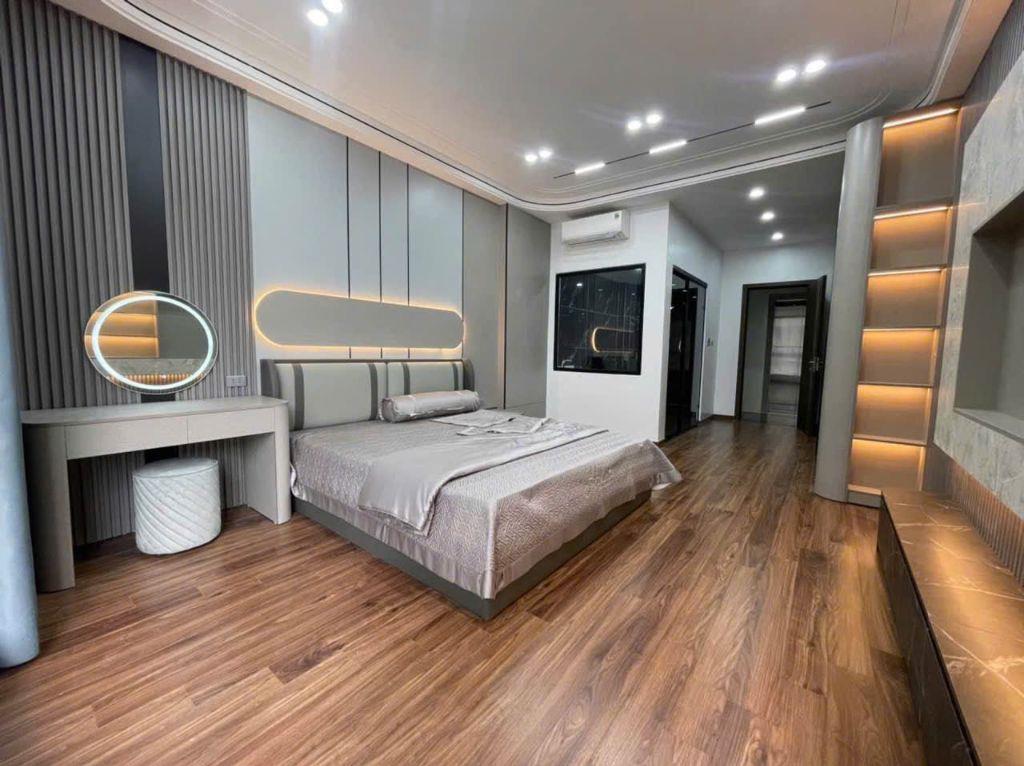 BÁN NHÀ PHỐ TRẠM, NHÀ ĐẸP THANG MÁY XỊN, FULL NỘI THẤT, Ở NGAY, CÓ GARA Ô TÔ,   16 TỶ 
