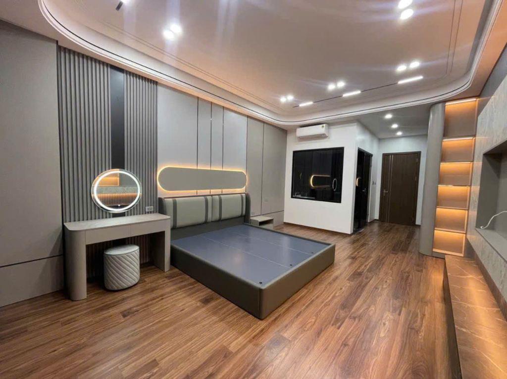 BÁN NHÀ PHỐ TRẠM, NHÀ ĐẸP THANG MÁY XỊN, FULL NỘI THẤT, Ở NGAY, CÓ GARA Ô TÔ,   16 TỶ 