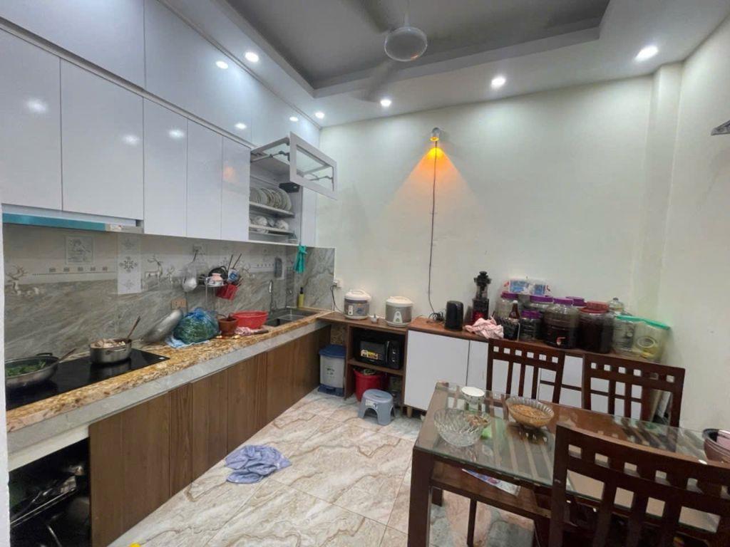 BÁN NHÀ TƯ ĐÌNH, Ở NGAY, NGÕ THÔNG Ô TÔ, KINH DOANH THUẬN TIỆN CHỈ VỚI 9 TỶ