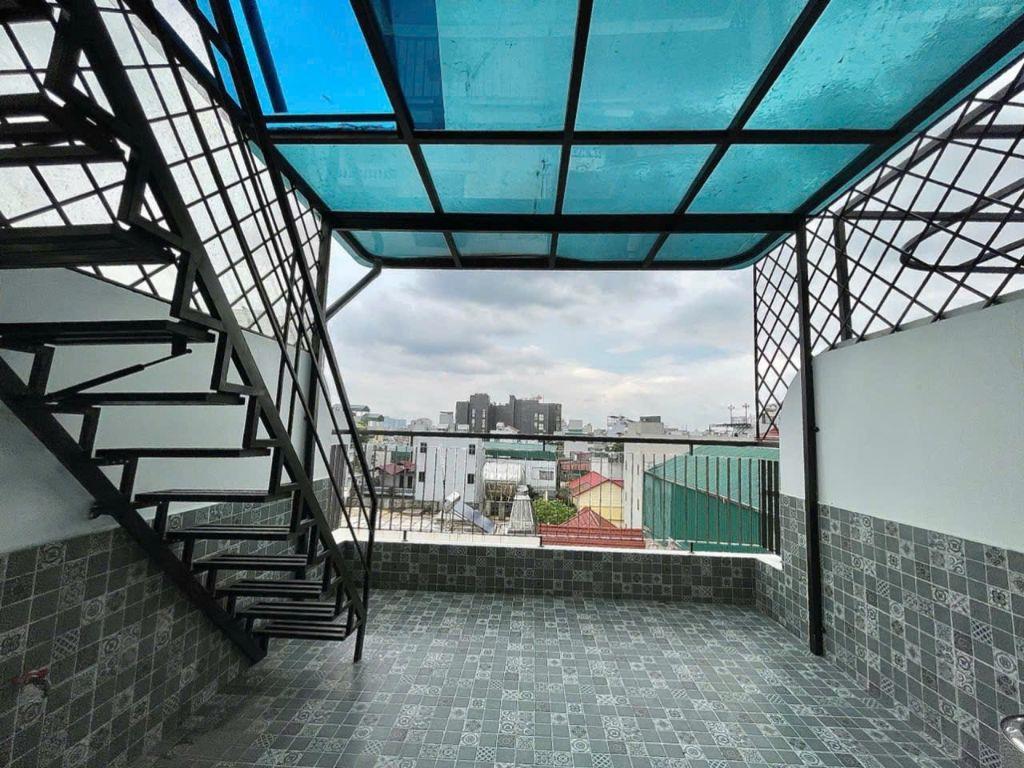 BÁN NHÀ ĐẸP THẠCH BÀN, Ô TÔ ĐỖ CỬA, 6 TẦNG XÂY MỚI, THANG MÁY, `12 TỶ 