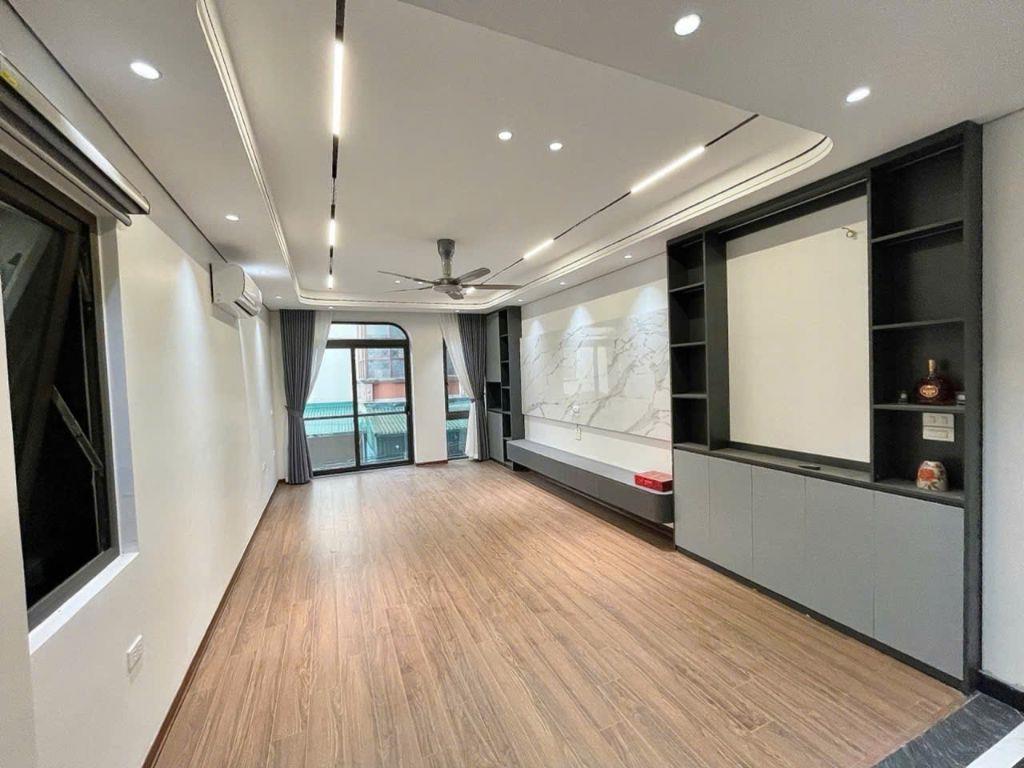 BÁN NHÀ ĐẸP THẠCH BÀN, Ô TÔ ĐỖ CỬA, 6 TẦNG XÂY MỚI, THANG MÁY, `12 TỶ 