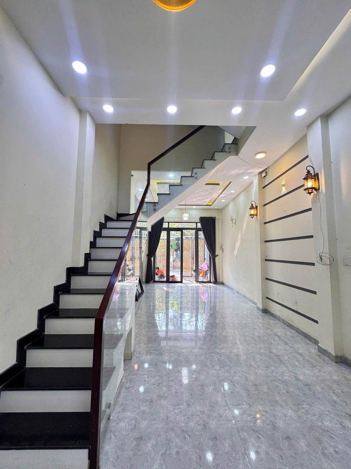 Nhà 4 tầng đường Lò Lu Quận 9, sổ hồng riêng, giá tốt
