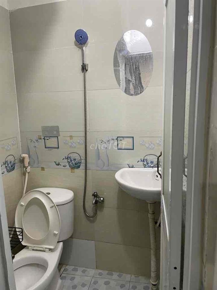 1 tỏi 950 - nhà SHR cách HXH chỉ 10m sát Emart Phan Huy Ích