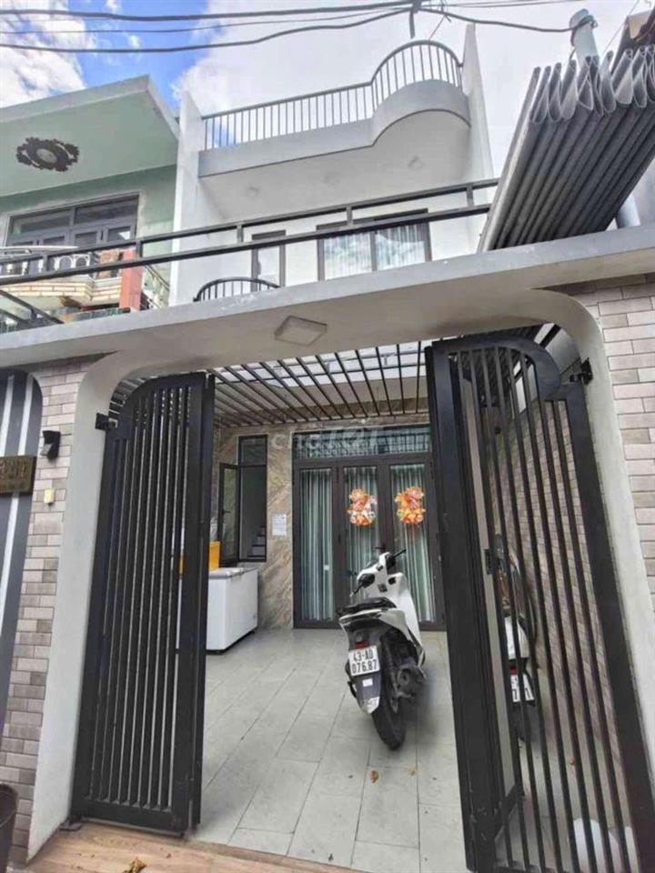 🔥 CHỦ GẤP BÁN – GIÁ CHỈ NHỈNH 4 TỶ! 🔥
🏡 NHÀ 2 TẦNG 2 MÊ MỚI KENG