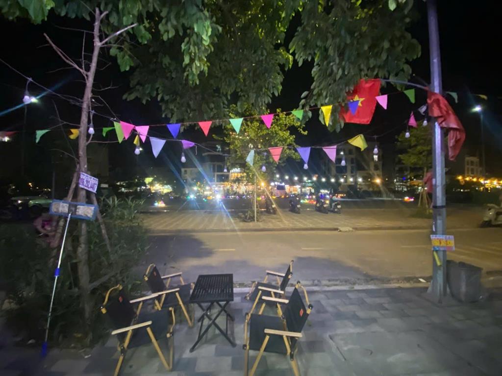 SANG NHƯỢNG QUÁN ĂN VẶT - KEM - TRÀ SỮA NGAY GẦN VIN ĐAN PHƯỢNG