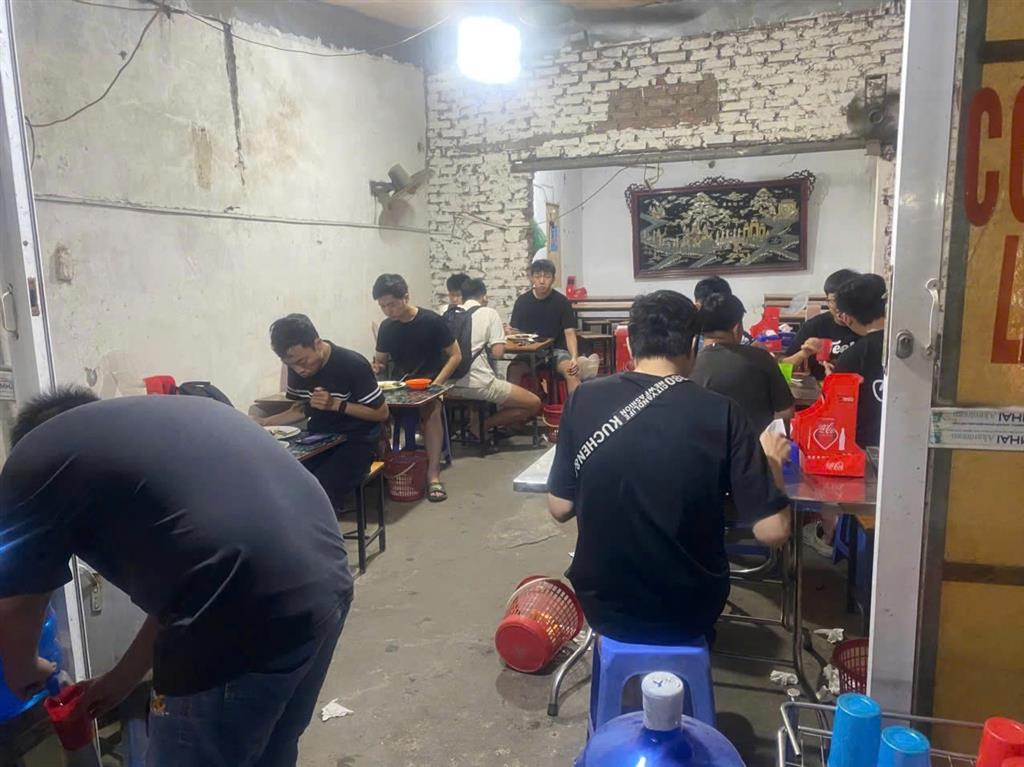 SANG NHƯỢNG QUÁN CƠM BÌNH DÂN – GẦN KTX ĐH CÔNG NGHIỆP HÀ NỘI