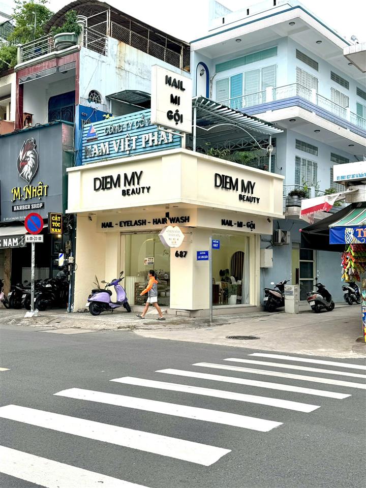 SANG NHƯỢNG TIỆM NAIL – MI – GỘI TRÊN TRỤC ĐƯỜNG CHÍNH MẶT TIỀN GÓC 687 LẠC LONG QUÂN,