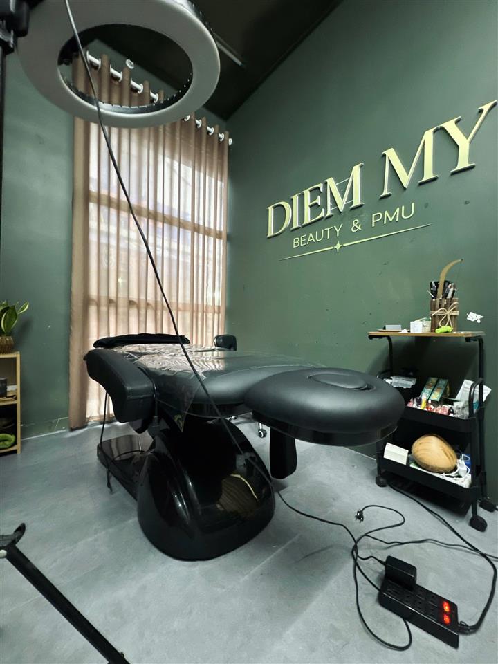 SANG NHƯỢNG TIỆM NAIL – MI – GỘI TRÊN TRỤC ĐƯỜNG CHÍNH MẶT TIỀN GÓC 687 LẠC LONG QUÂN,