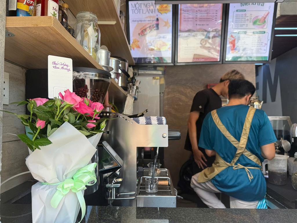 SANG NHƯỢNG QUÁN CAFE ĐANG HOẠT ĐỘNG TỐT – PHÚ NHUẬN, TP.HCM