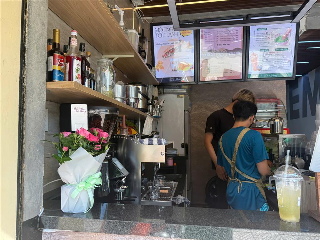 SANG NHƯỢNG QUÁN CAFE ĐANG HOẠT ĐỘNG TỐT – PHÚ NHUẬN, TP.HCM