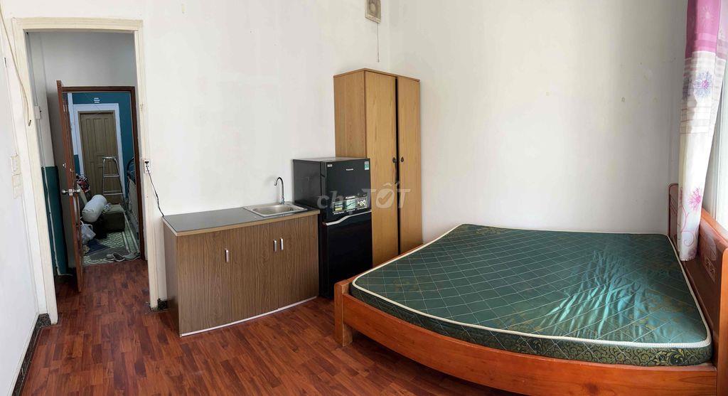 Chính chủ cho thuêPhòng full nội thất ở được 3 ngừoi ngay chợ tân định