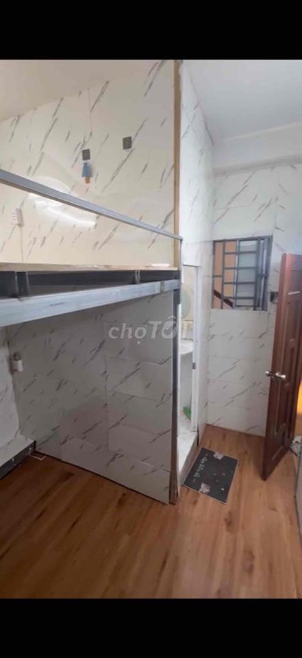 phòng full nội thất có gác máy giặt free ở được 2 3 ngừoi !