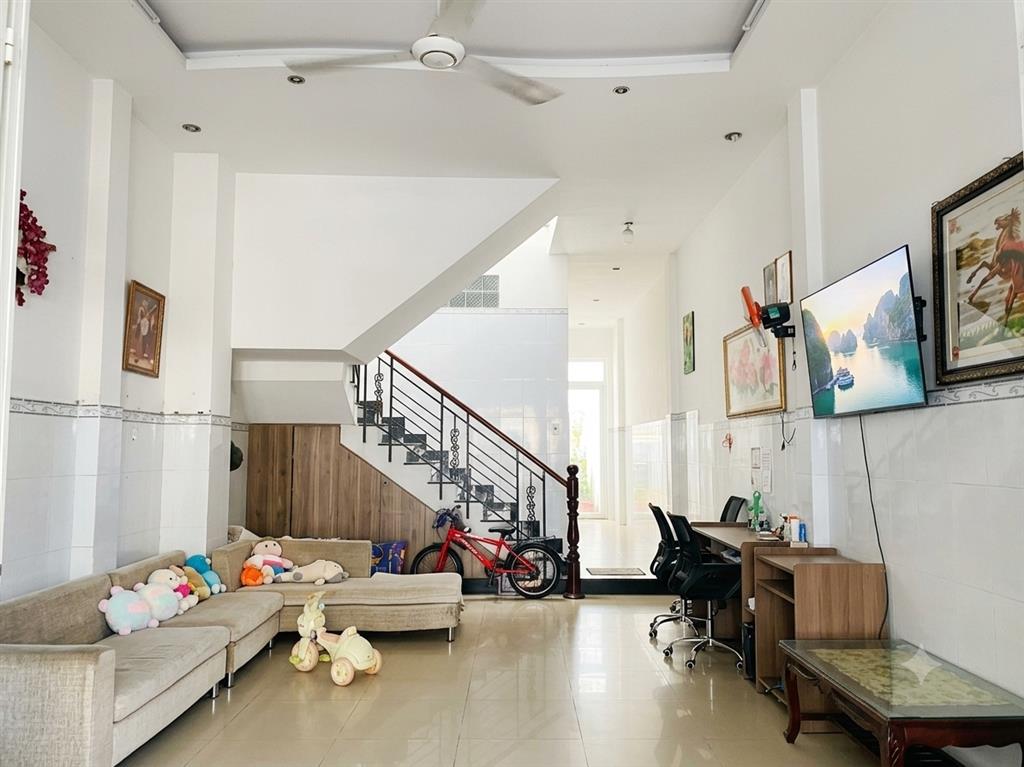 [DB143*] Nhà hẻm ô tô thông gần Chợ Lạc Quang, 8.x tỷ