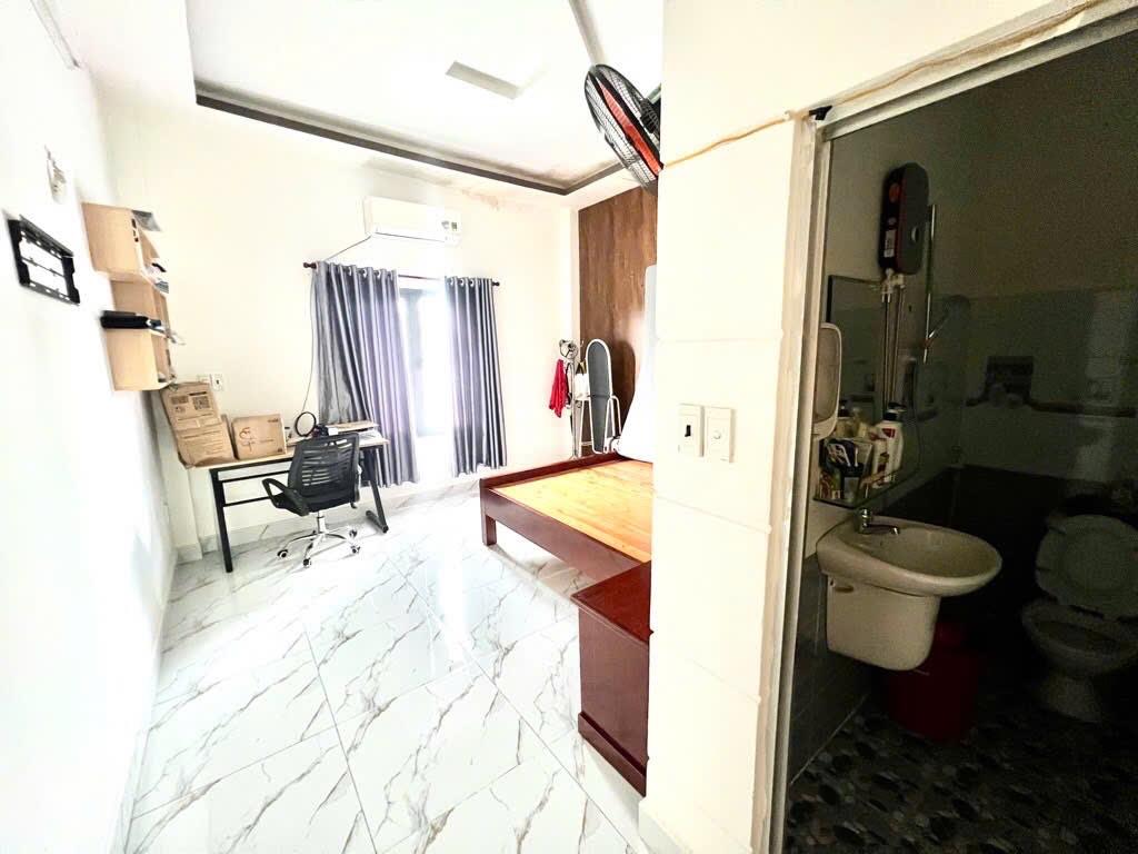 Bán nhà phố mặt tiền hẻm Lê Văn Lương, đường ô tô tránh - 11.99 tỷ