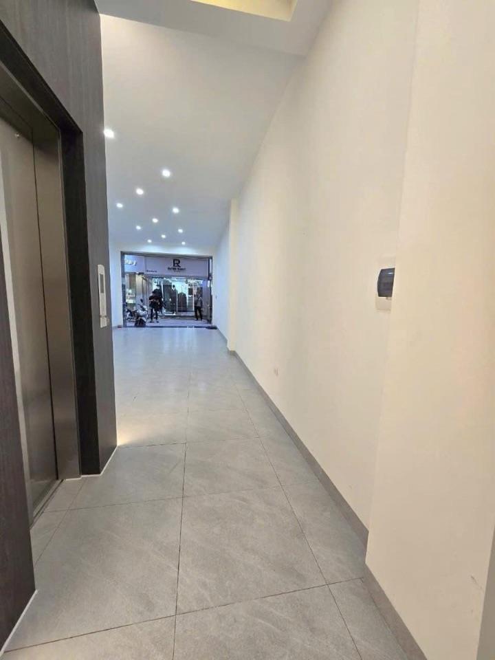 Nhà mặt phố Đông Các, 60.1m2, giá: 32,8 tỷ