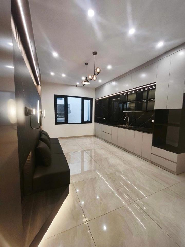 Nhà mặt phố Đông Các, 60.1m2, giá: 32,8 tỷ