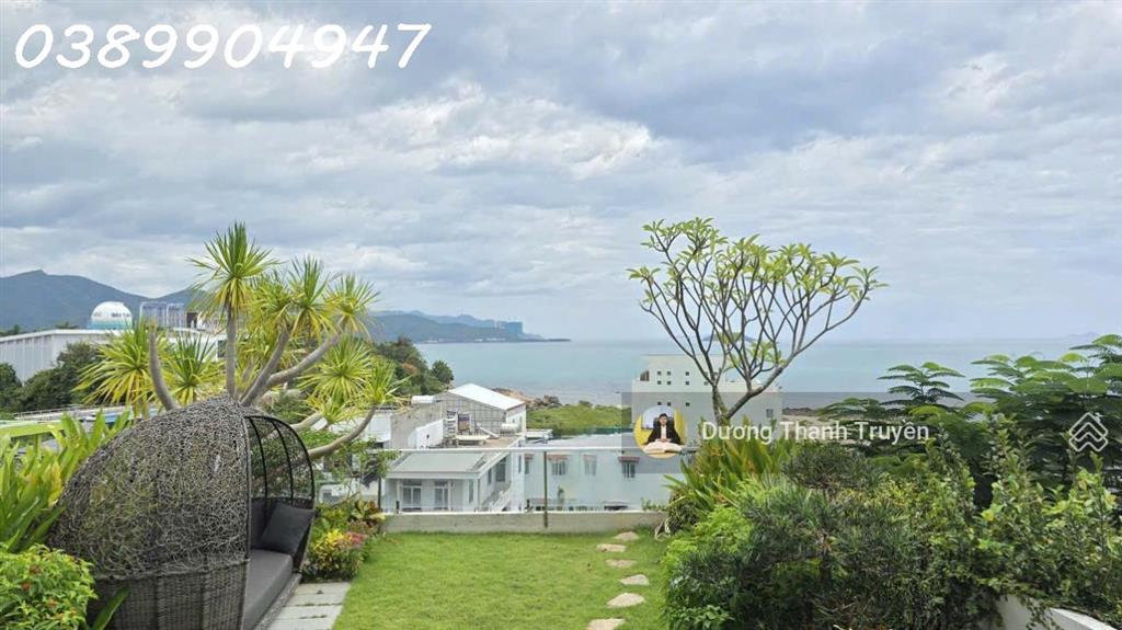 Bán biệt thự 4 tầng 2 mặt tiền view biển ngang hiếm 9,7m, cạnh Đại học Nha Trang, dòng