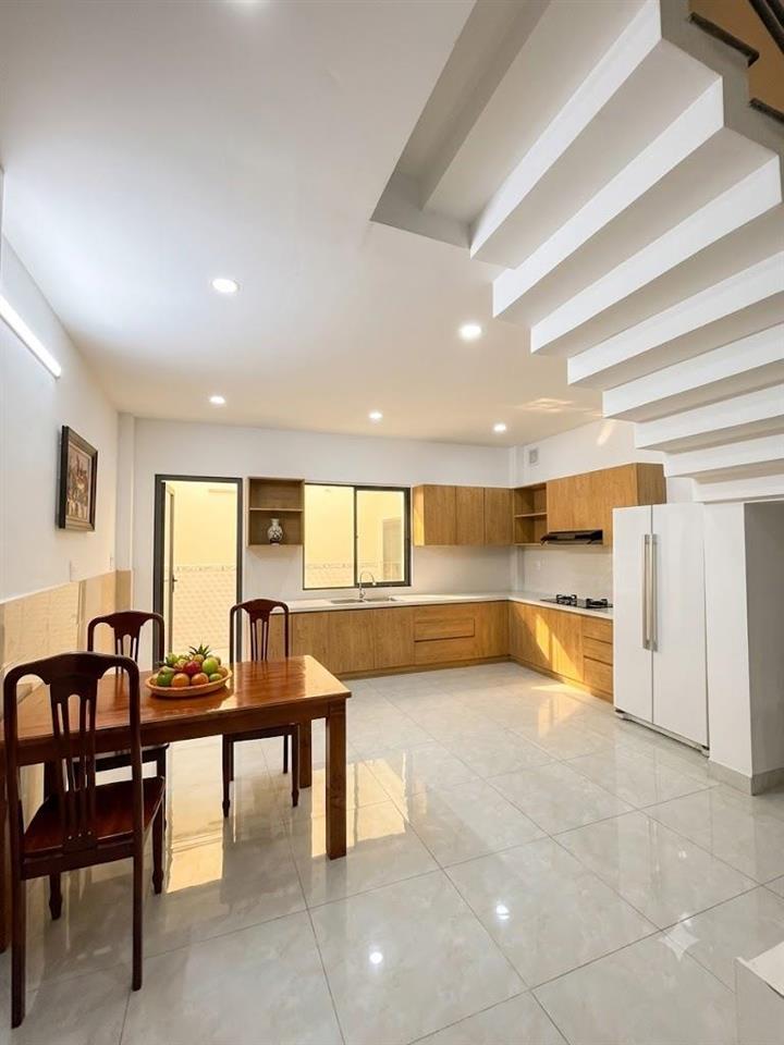 Nhà bán diện tích 91m2 ,4 tầng, 4 phòng ngủ lớn, 5WC, Quang Trung Thống Nhất, nở hậu tài