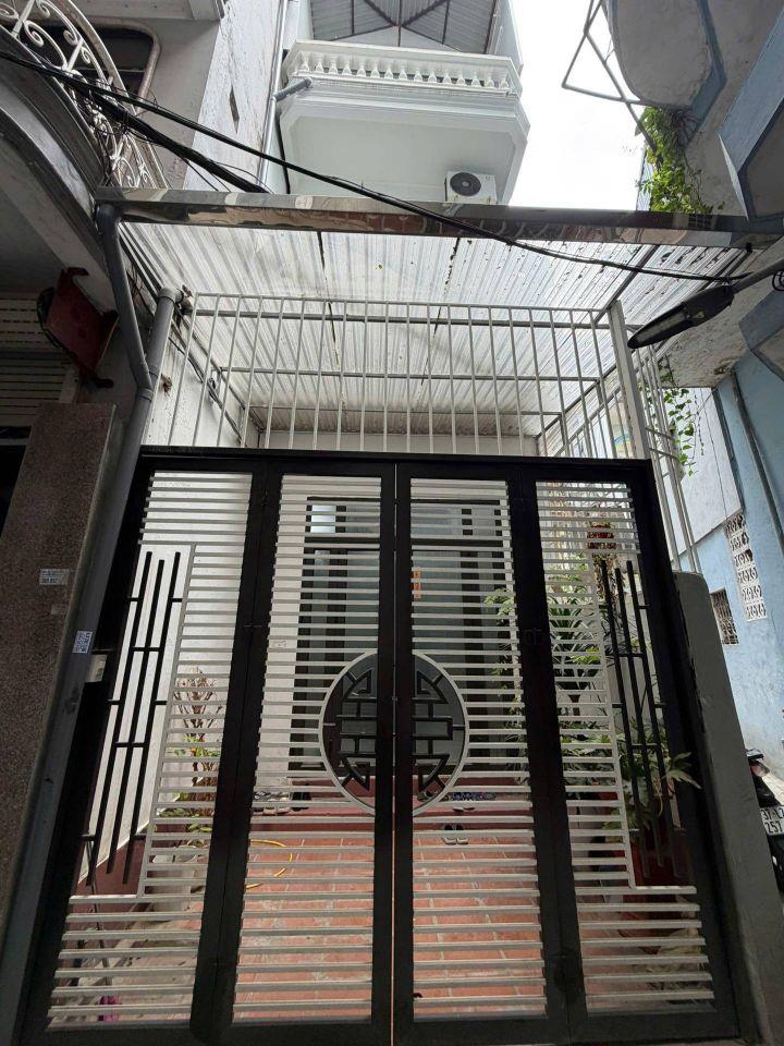 Cần tiền bán nhanh nhà 61m2 Văn Miếu - Quốc Tử Giám, giá 12 tỷ, sổ đỏ chính chủ