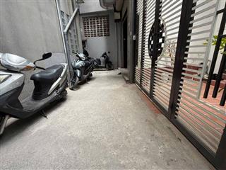 Cần tiền bán nhanh nhà 61m2 Văn Miếu - Quốc Tử Giám, giá 12 tỷ, sổ đỏ chính chủ