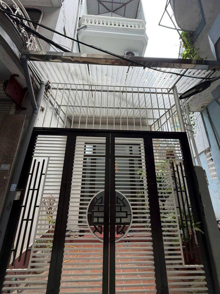 Cần tiền bán nhanh nhà 61m2 Văn Miếu - Quốc Tử Giám, giá 12 tỷ, sổ đỏ chính chủ