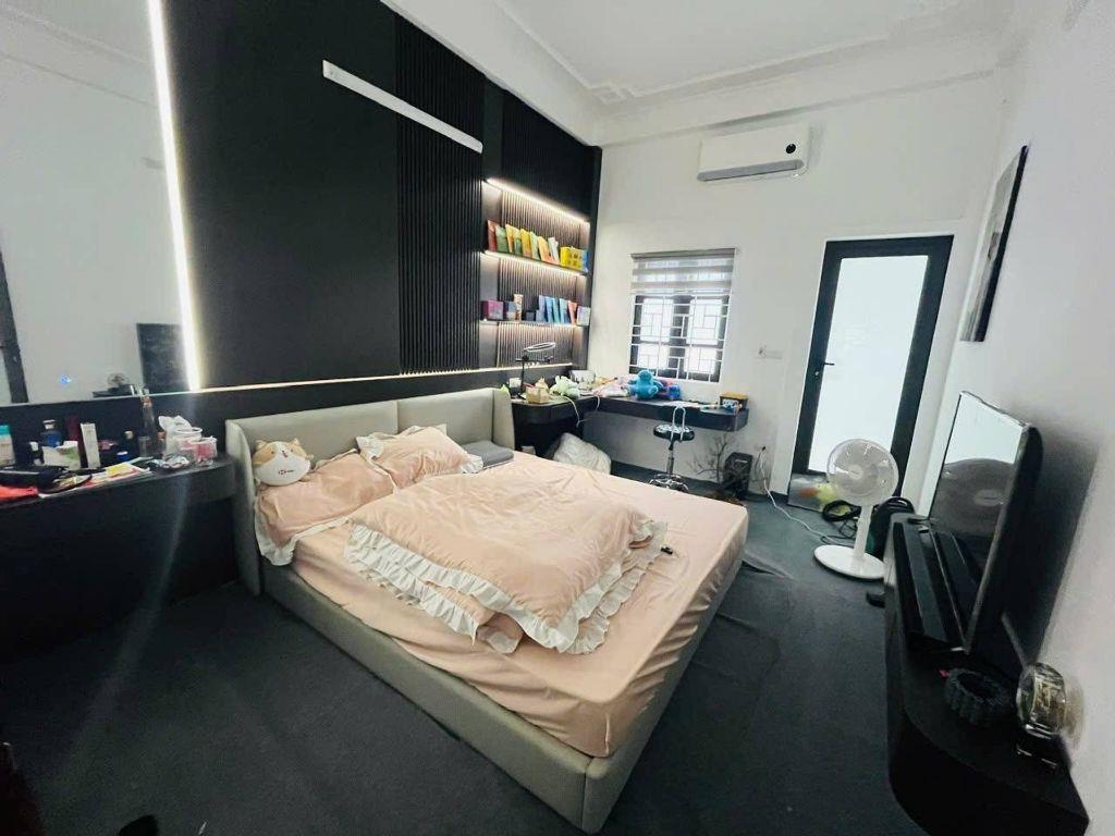 Cần tiền bán nhanh nhà 61m2 Văn Miếu - Quốc Tử Giám, giá 12 tỷ, sổ đỏ chính chủ