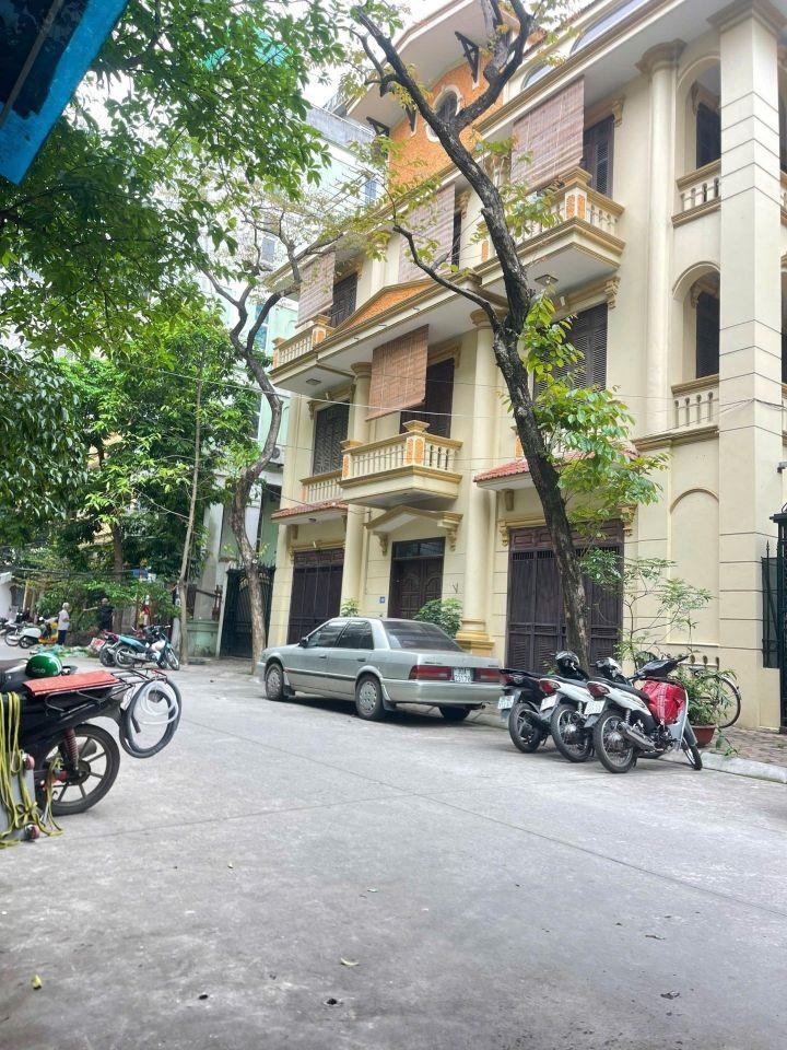 Bán nhà 4 tầng Kim Liên 30m2, ngõ thông thoáng, giá 13.65 tỷ, sổ đỏ chính chủ