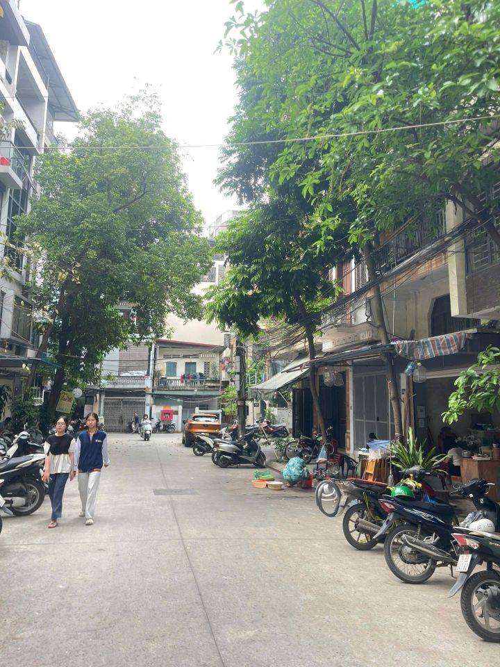 Bán nhà 4 tầng Kim Liên 30m2, ngõ thông thoáng, giá 13.65 tỷ, sổ đỏ chính chủ