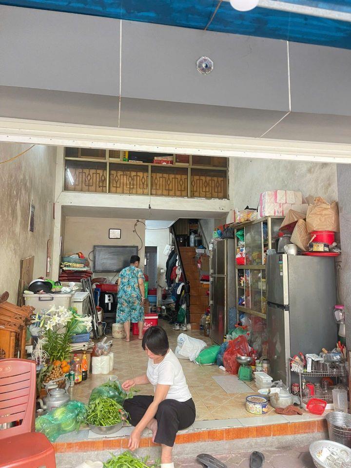 Bán nhà 4 tầng Kim Liên 30m2, ngõ thông thoáng, giá 13.65 tỷ, sổ đỏ chính chủ