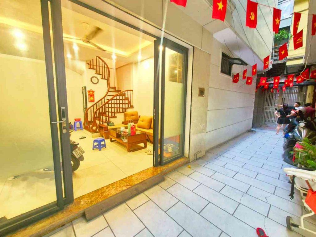 Chốt nhanh trong tháng nhà 33m2 Láng, giá 10 tỷ, sổ đỏ chính chủ