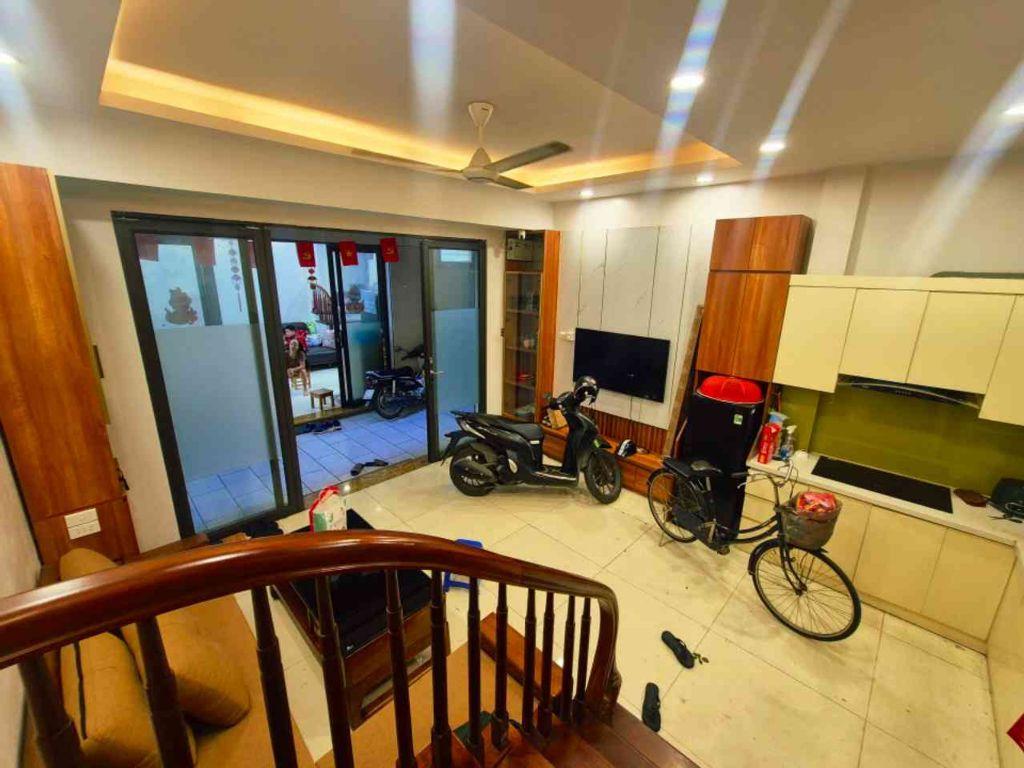 Chốt nhanh trong tháng nhà 33m2 Láng, giá 10 tỷ, sổ đỏ chính chủ