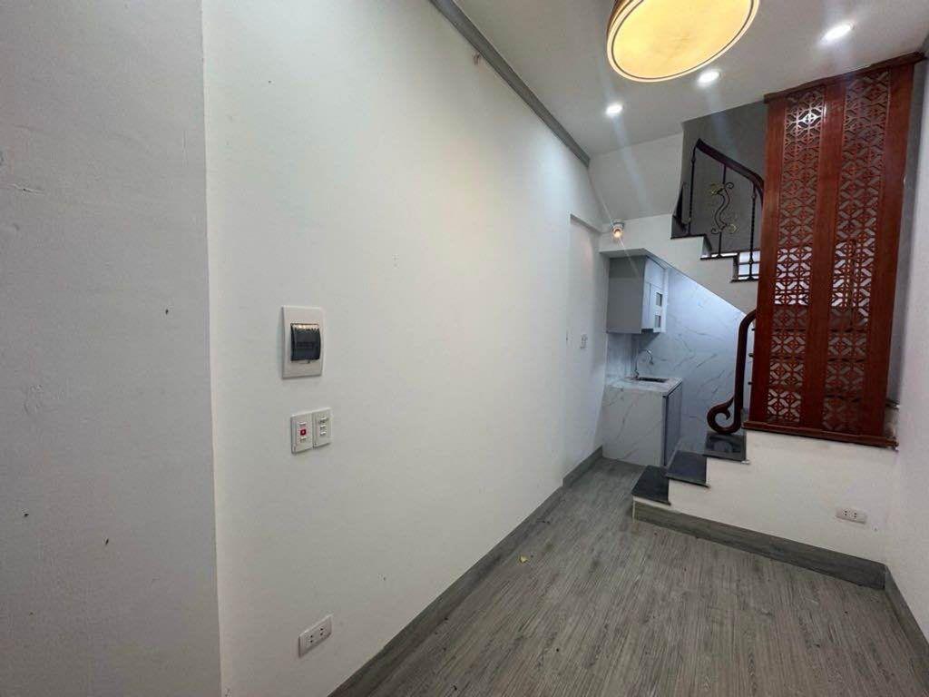 Bán nhà Ô Chợ Dừa, Đống Đa 14m2 x 5 tầng, 2 mặt thoáng, sổ đỏ chính chủ - 3.26 tỷ