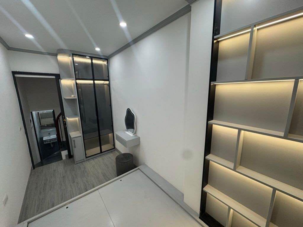 Bán nhà Ô Chợ Dừa, Đống Đa 14m2 x 5 tầng, 2 mặt thoáng, sổ đỏ chính chủ - 3.26 tỷ