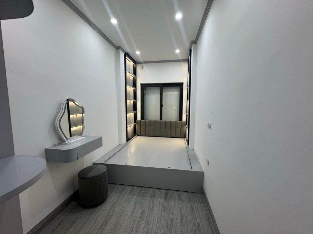Bán nhà Ô Chợ Dừa, Đống Đa 14m2 x 5 tầng, 2 mặt thoáng, sổ đỏ chính chủ - 3.26 tỷ