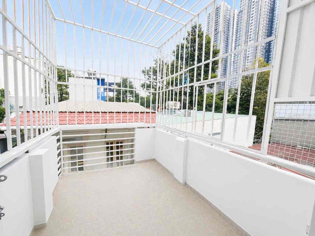 NHÀ 3 TẦNG ĐỐI DIỆN LANDMARK 81 SÁT MẶT TIỀN ĐƯỜNG ĐANG CHO THUÊ 10tr
